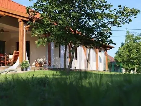 Tuenderkert Apartment Balatonfokajar